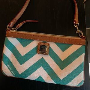 Dooney & Bourke teal chevron wristlet